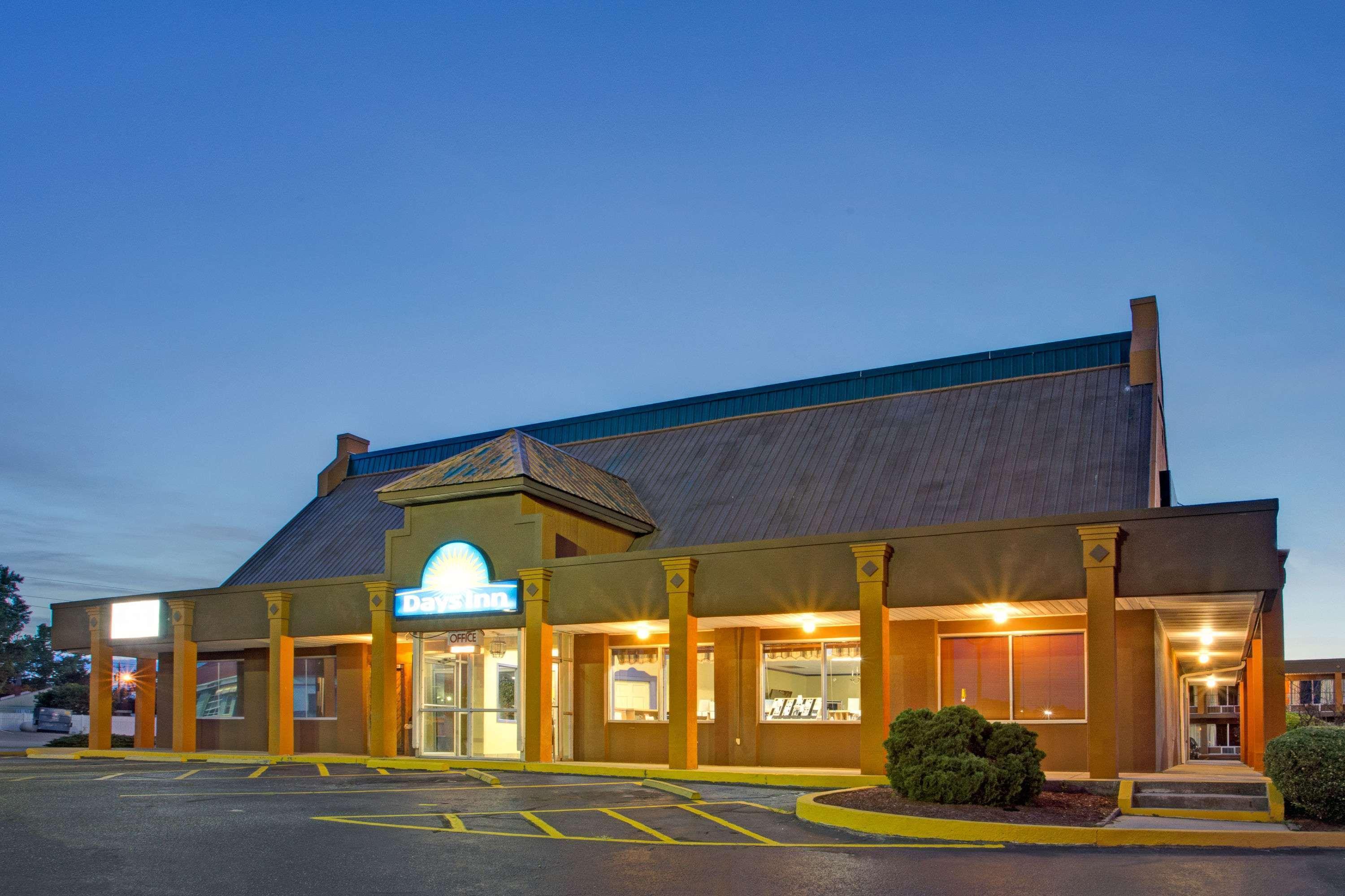 Days Inn By Wyndham Benson Exterior photo