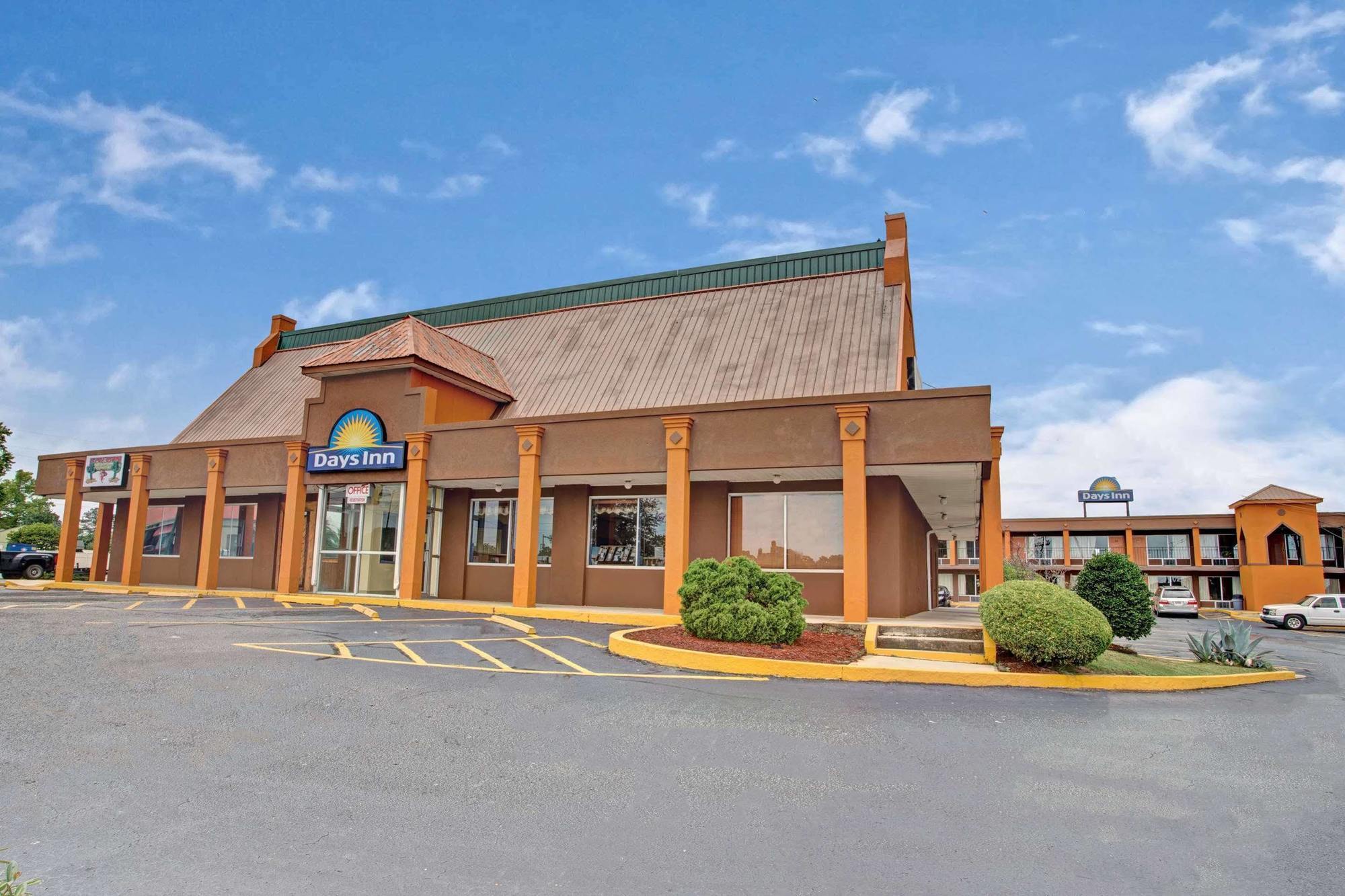 Days Inn By Wyndham Benson Exterior photo